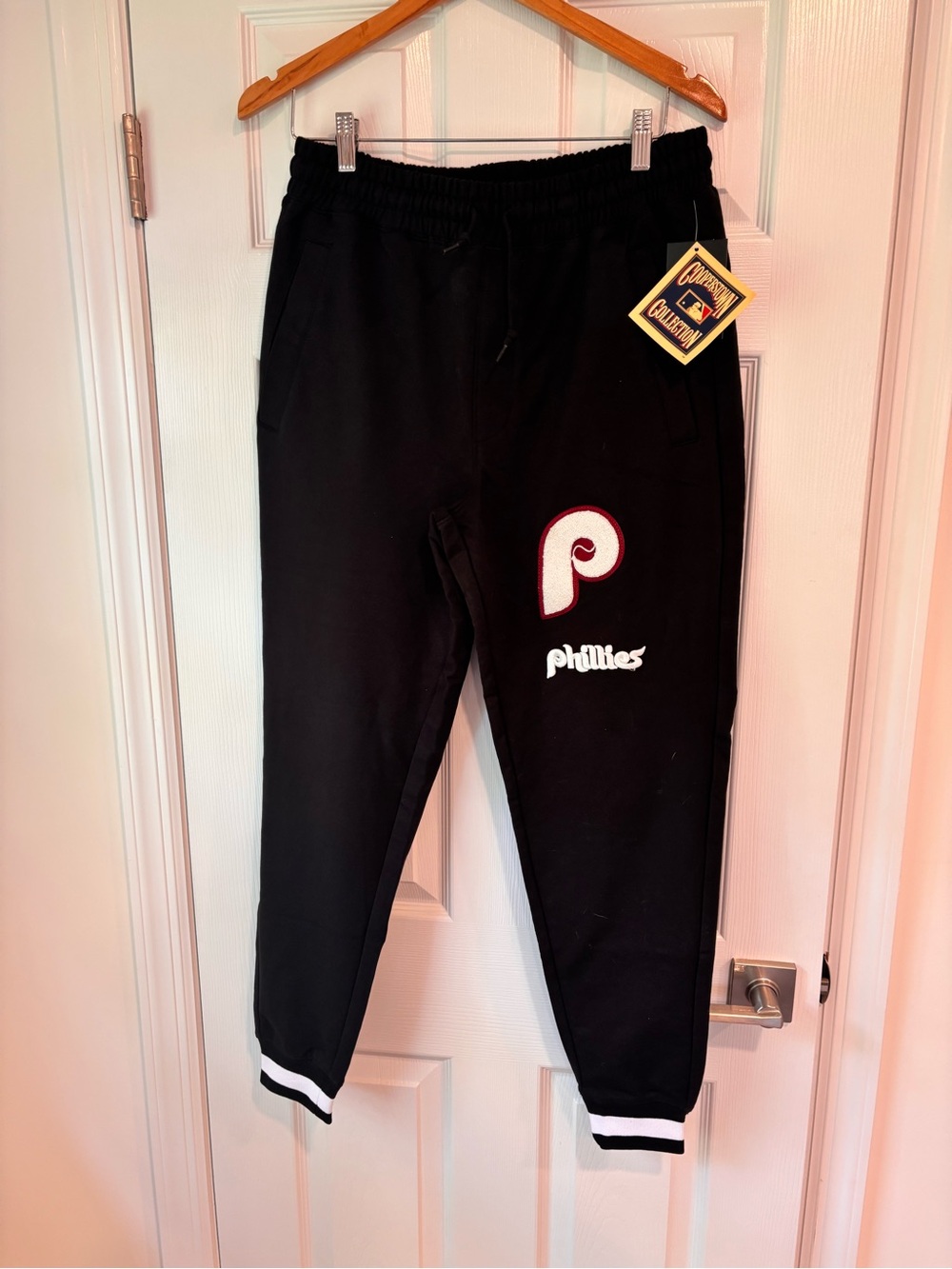 MLB Cooperstown Collection joggers vintage Philadelphia Phillies logo size L NWT